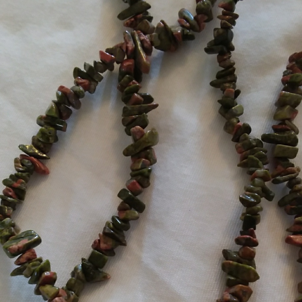 Green rock necklace - Picture 3 of 3